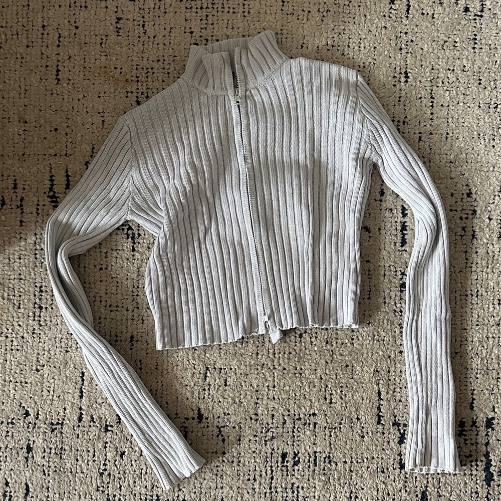 Brandy Melville Light Gray Ribbed Crop Top
